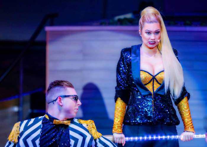 莲二爷美轮环邮——11姑娘的皇家海洋量子号公海飘荡日志