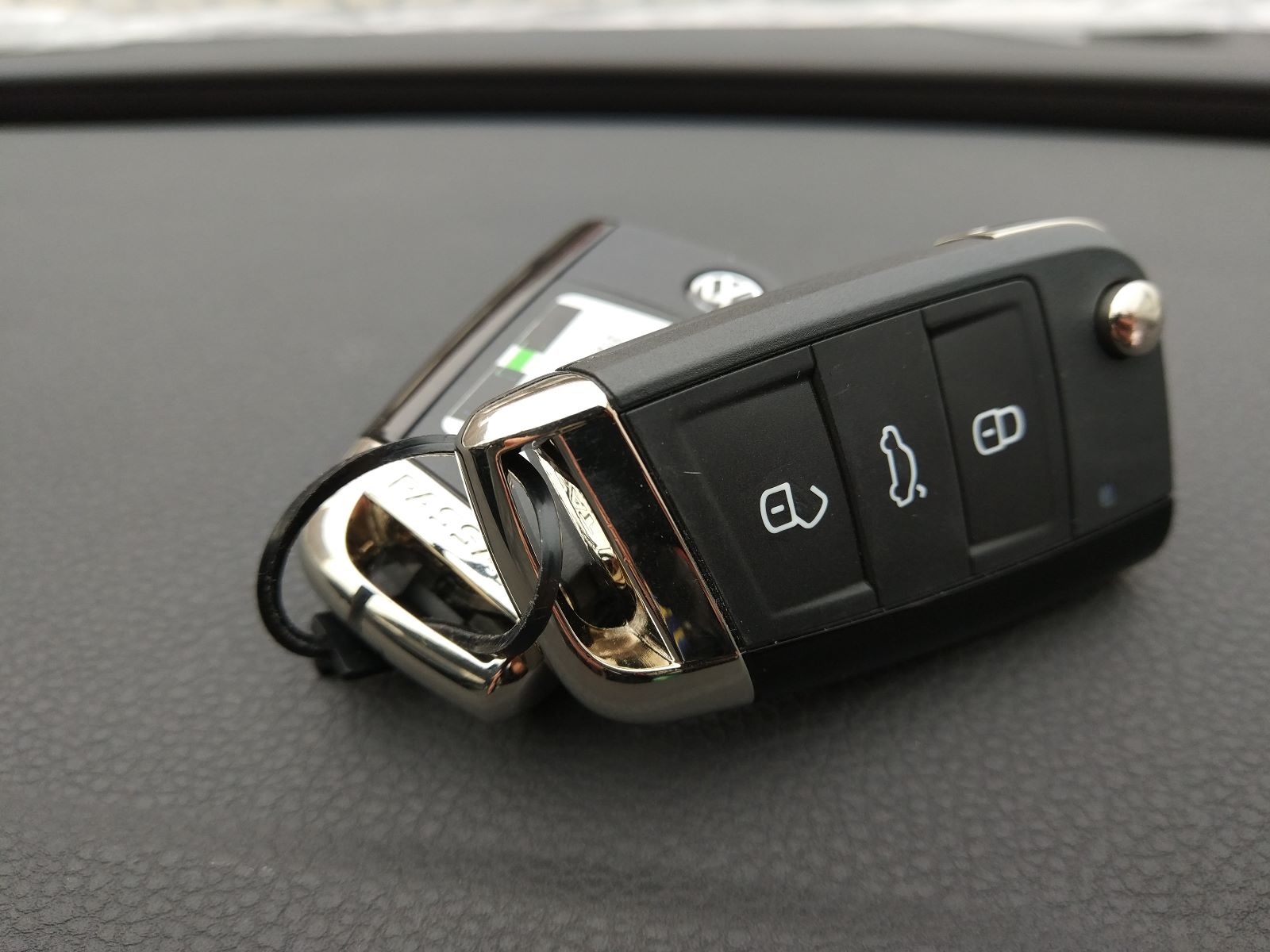 2017款帕萨特尊荣版1.4t用车感受,2017帕萨特1.8t尊荣版跑长途