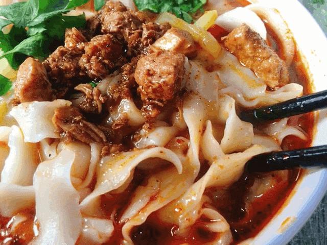 新绛铁蛋鸡汤刀削面,运城刀削面老字号