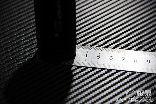 巴掌大的强光手电小钢炮,强光家用手电筒远射超亮