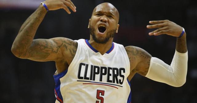 烂泥扶上墙结尾,勇士对阵湖人超远三分险些绝杀