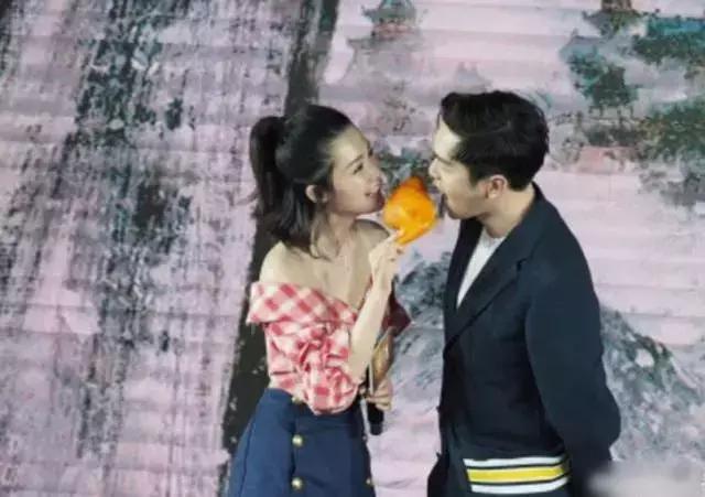 李沁活动把自己P白了N个度，这种肤色不均是不是没救了？