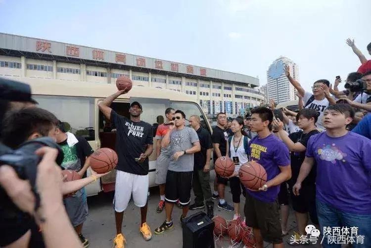 把篮球带回家的视频,把篮球还给街头