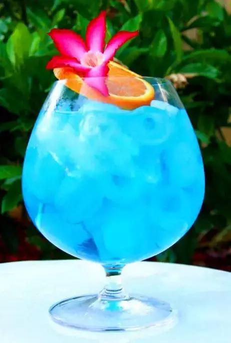 蓝色鸡尾酒调制配方大全,六种颜色的鸡尾酒