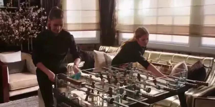 衣帽间比商场还大的亿万富豪，竟然跟我用同款？