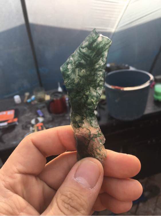 苔藓玛瑙和水草玛瑙哪个价值高,怎么鉴别水草玛瑙有没有被酸洗