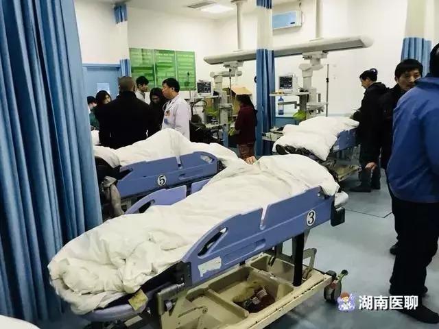 15岁少年吃15包辣条吃进了icu,小孩吃辣条吃进icu