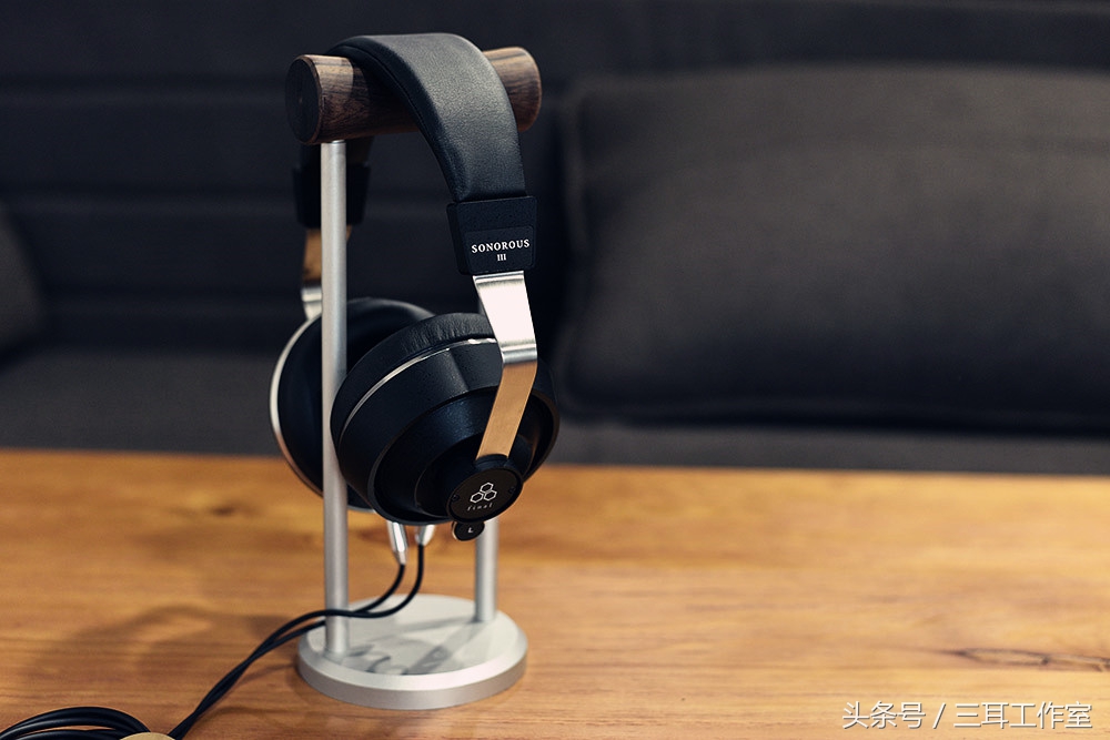 别看这业界奢牌的耳机样子很巨大但是却很好推