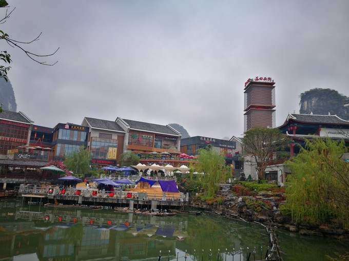 烟雨朦胧中的桂林山水,最简单桂林阳朔西街风景写生图片