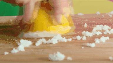 水里加一勺白醋防氧化变黑,水里加洗洁精能去油膜