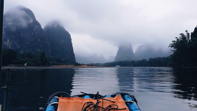 烟雨朦胧中的桂林山水,最简单桂林阳朔西街风景写生图片