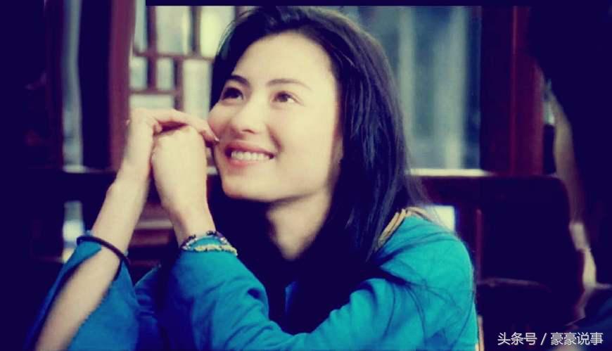 这5位明星家底丰厚，却偏爱地摊货，她20块钱的*袜丝**还讨价还价