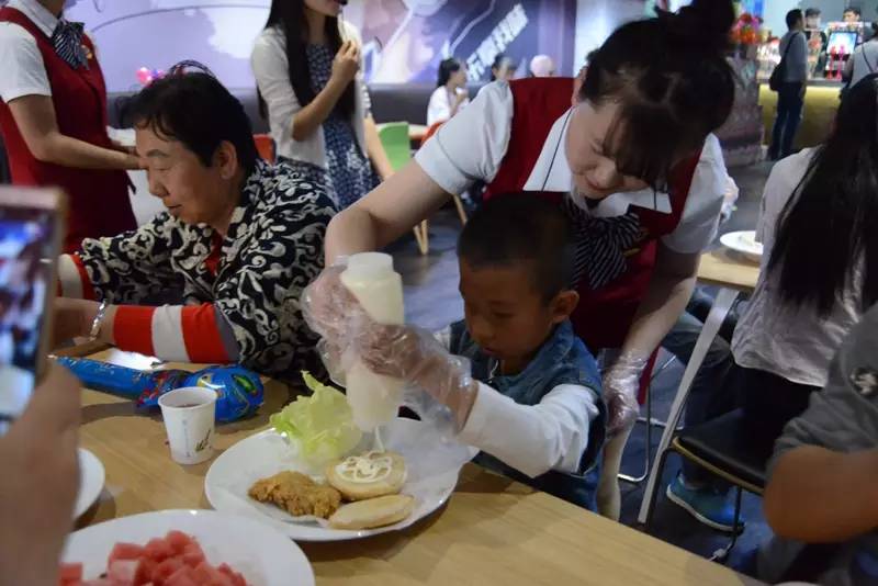 惊叹发生了什么？大人小孩都聚到了银川这家店！