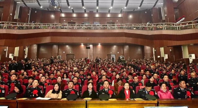 慰问演出感动,慰问演出现场震撼