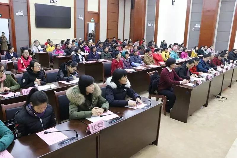 发放两癌救助金妇联行动传递温暖,两癌救助金慰问工作