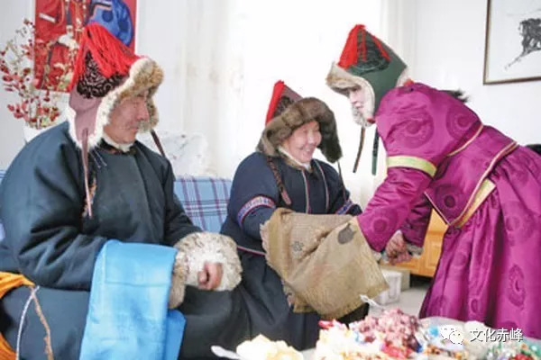 查干萨日蒙古族歌曲,蒙古族的查干萨日春节