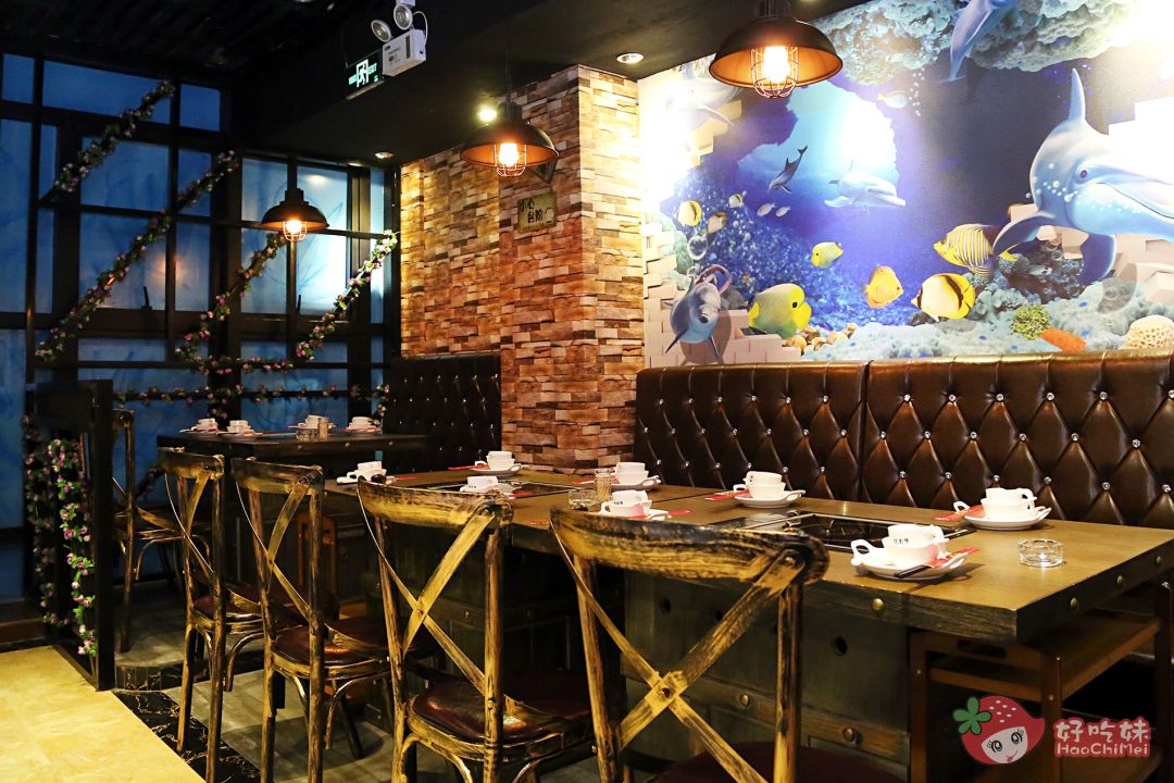 首家会发光的水晶烤鱼，会起飞的火锅自带霸气特效，打响2月第1战