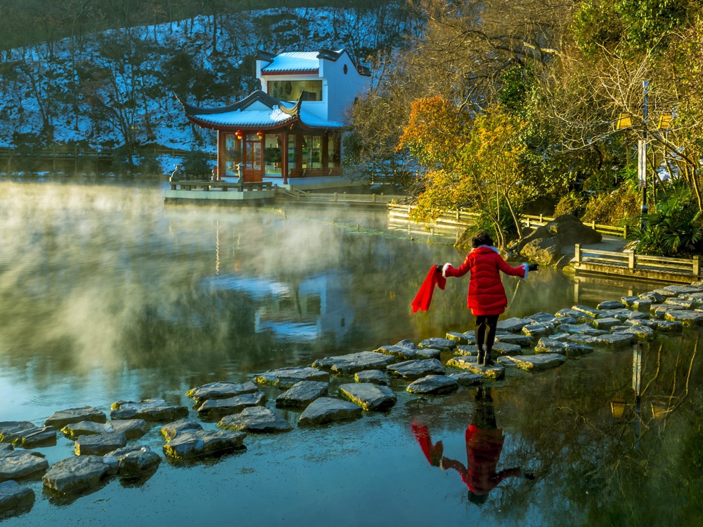 珍珠泉的水韵游览,雪中珍珠泉宛若仙境