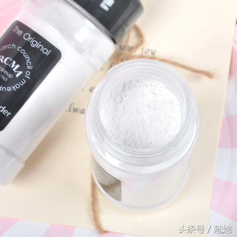 怎样定妆才能让妆容持久不卡粉 (没有定妆喷雾怎样妆容更持久)