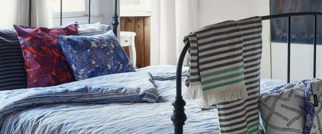 芬兰家饰品牌Marimekko与化妆品倩碧联手打造的彩妆,用在哪儿?