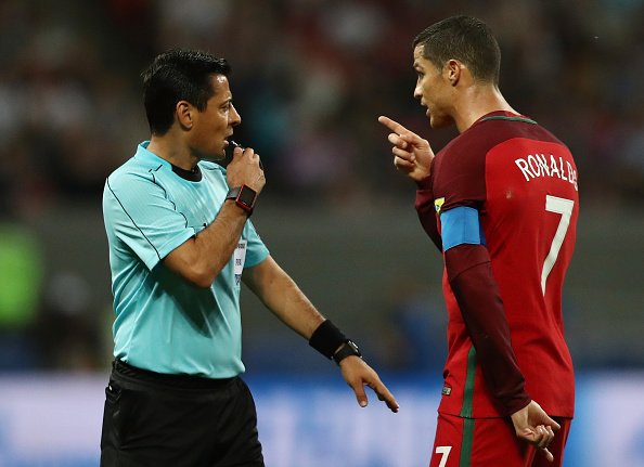 中国足球比赛裁判被骂,中国足球裁判被骂现场