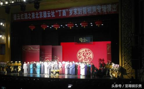 2018德云社封箱孟鹤堂踢大褂 (2020德云社封箱粉色大褂是谁)