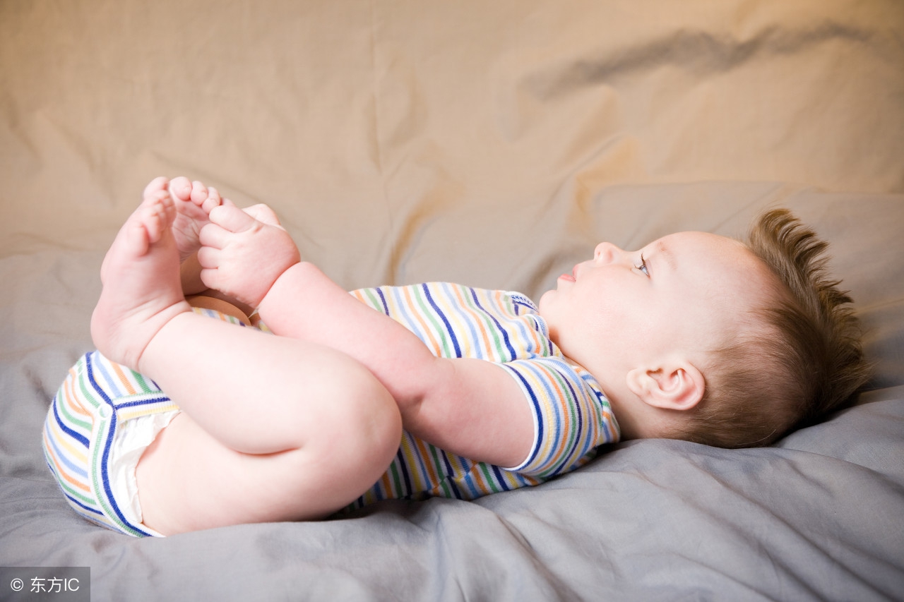 宝宝骨头响是为什么,抱宝宝时听到骨头咯咯响有事吗