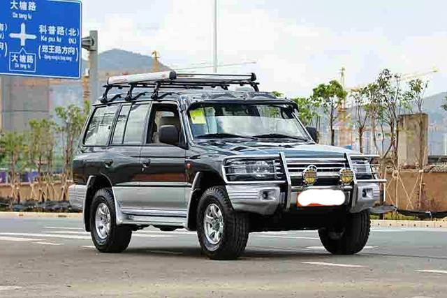 诞生于军工厂,仅卖11万,有人将它比作国产霸道,砸锅卖铁也要买