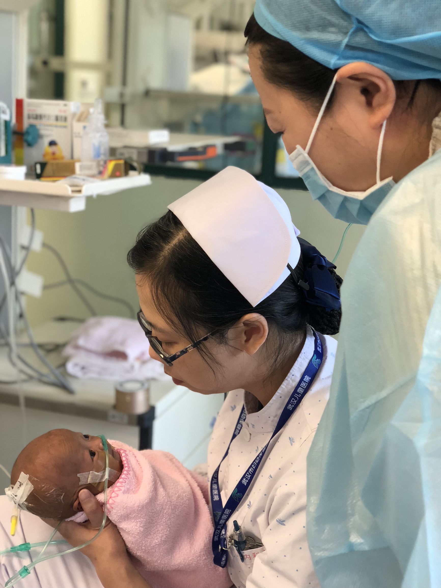 早产儿妈妈被安排袋鼠抱,早产儿抢救无效死亡