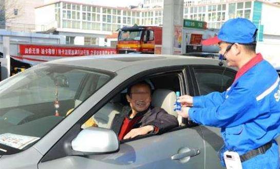 高速加油站骗人手法,交警提示加油站新骗局