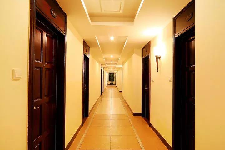 五星级酒店里面的服务设施要钱吗,五星级酒店却暗藏黄与黑