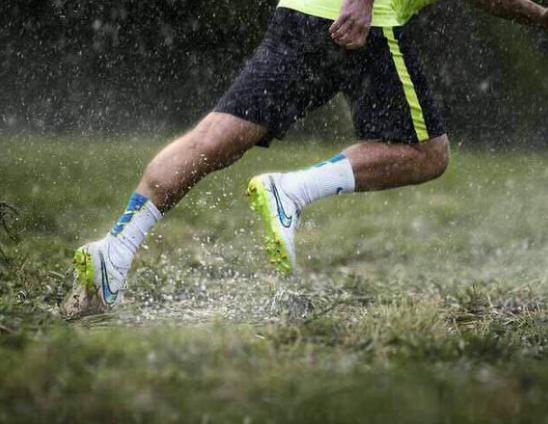 门将球星上脚球鞋,足球门将要什么球鞋