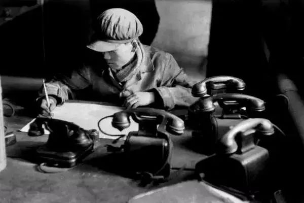 1957年的裸模与热吻！这个外国人在中国*拍偷**的老照片你一定没见过