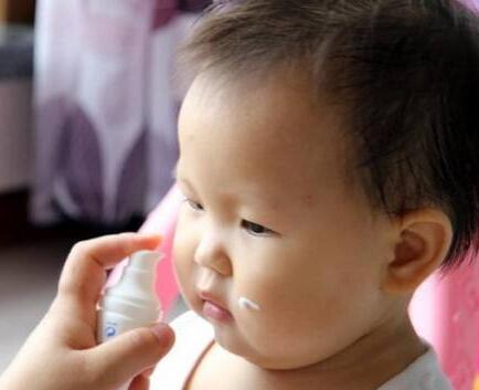 婴儿护肤品哪种好用无副作用,最合格的婴幼儿护肤品有哪些