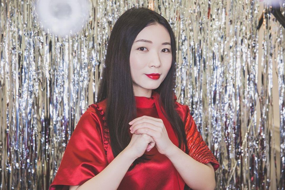 跟着宋慧乔、李圣经一起打造“新年妆”，你看怎么样？