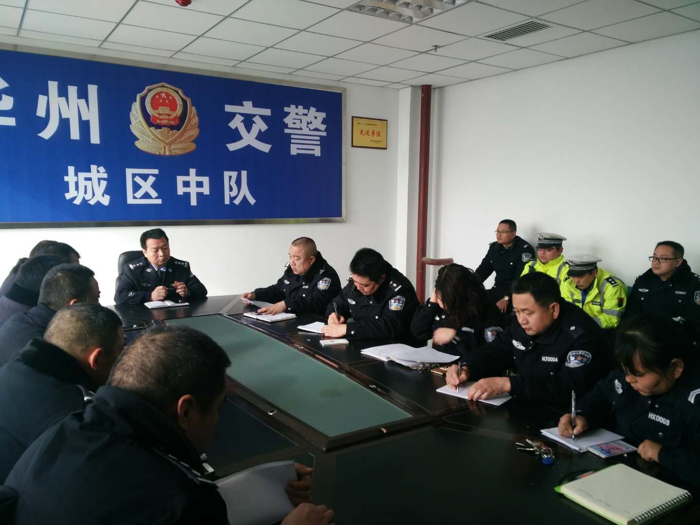 交警城管齐上阵联合整治重点路段,华州交警大整治