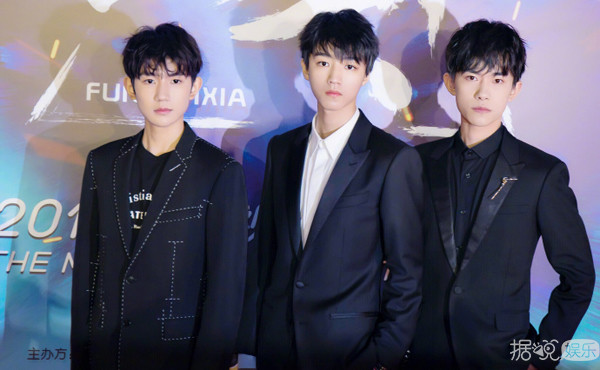 和王俊凯上演霸道总裁爱上我？这些粉丝绝对是从戏精学院毕业的