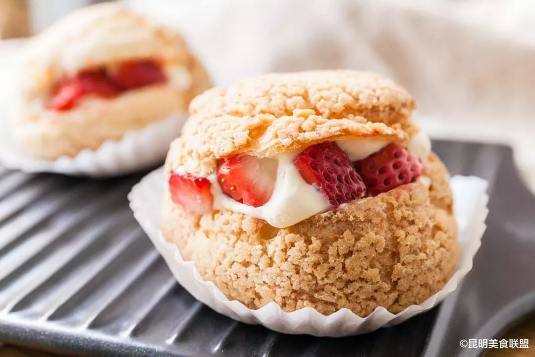 猎奇！昆明街边甜品店，居然每天200美少女拥挤这里生吃多肉