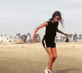 不爱红妆爱足球当足球遇上美女竟然如此有美感