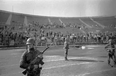 他把12个前女友都做成了高跟鞋？到底是真的假的