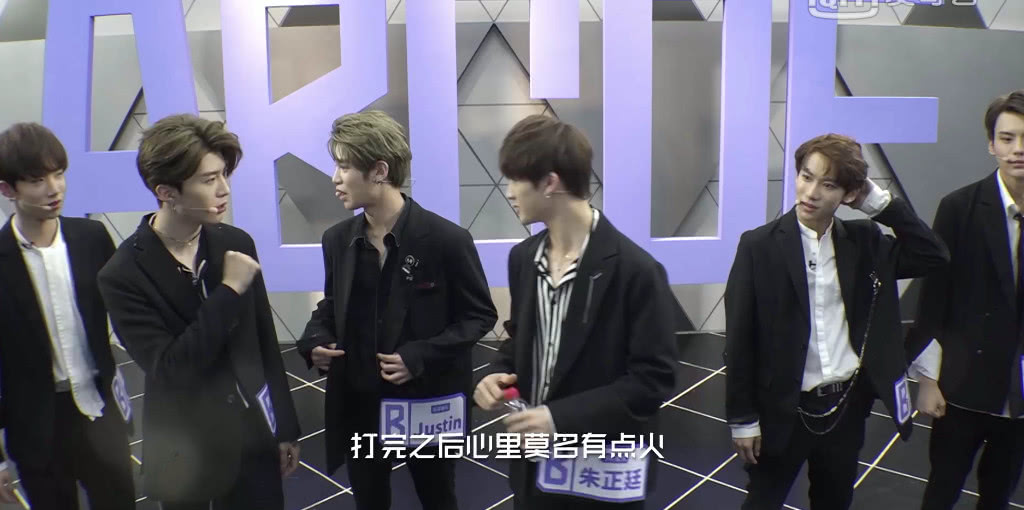 范丞丞青你1总决赛候场镜头,偶像练习生候场花絮范丞丞