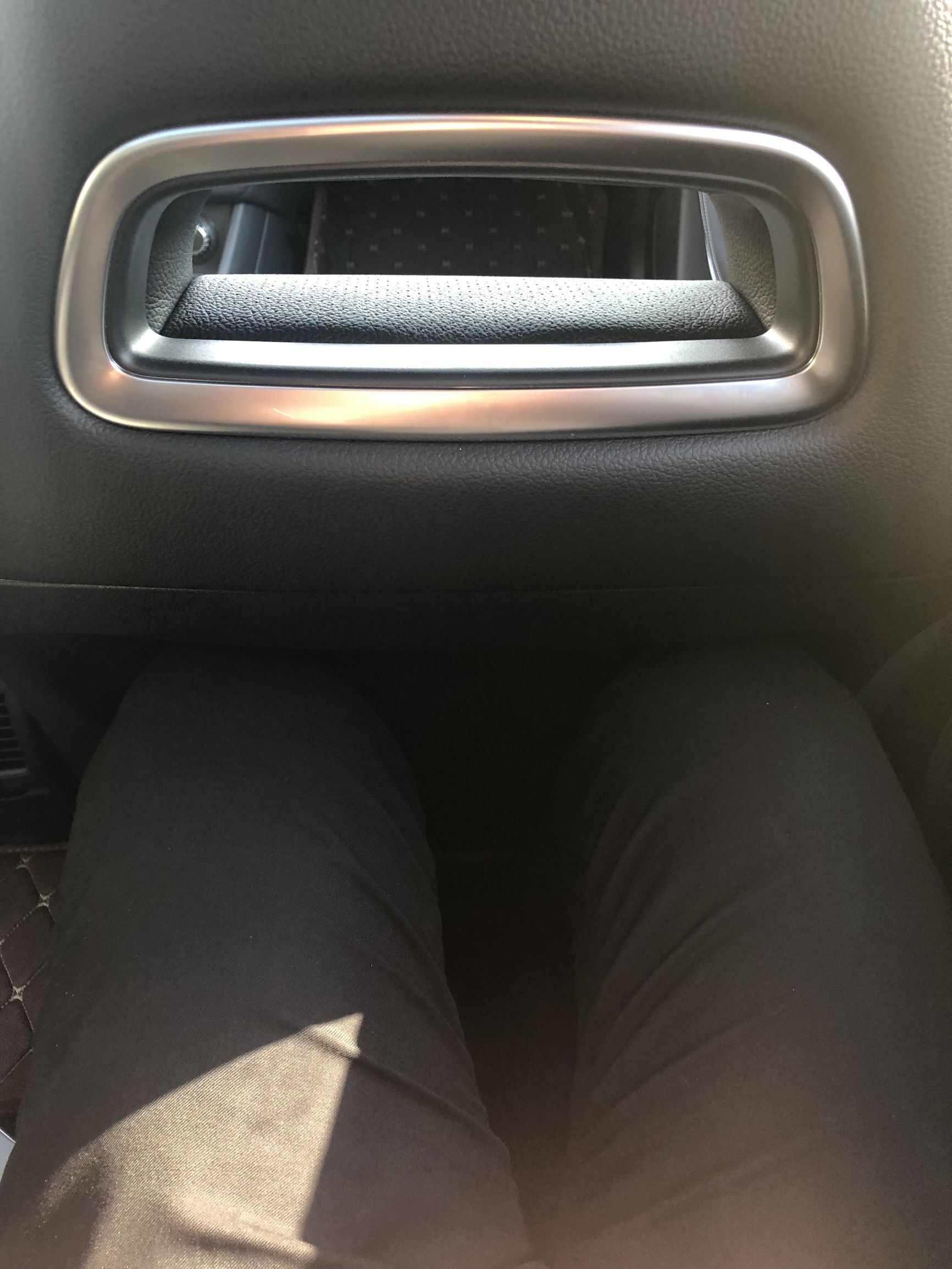 17款奔驰gla200动感还值多少钱,奔驰gla200动感对比宝马3系