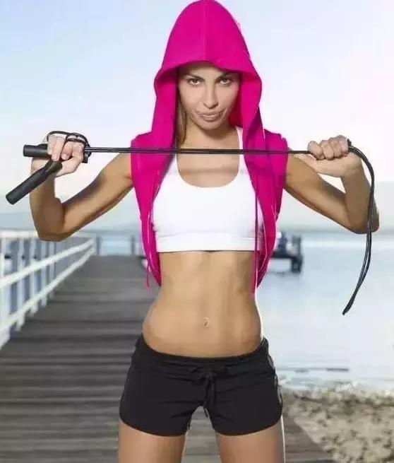 初学者每天练多久的平板支撑,坚持练平板支撑可以塑形吗