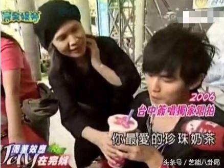 周杰伦因喝奶茶胖了,周杰伦喝奶茶吃茶叶蛋