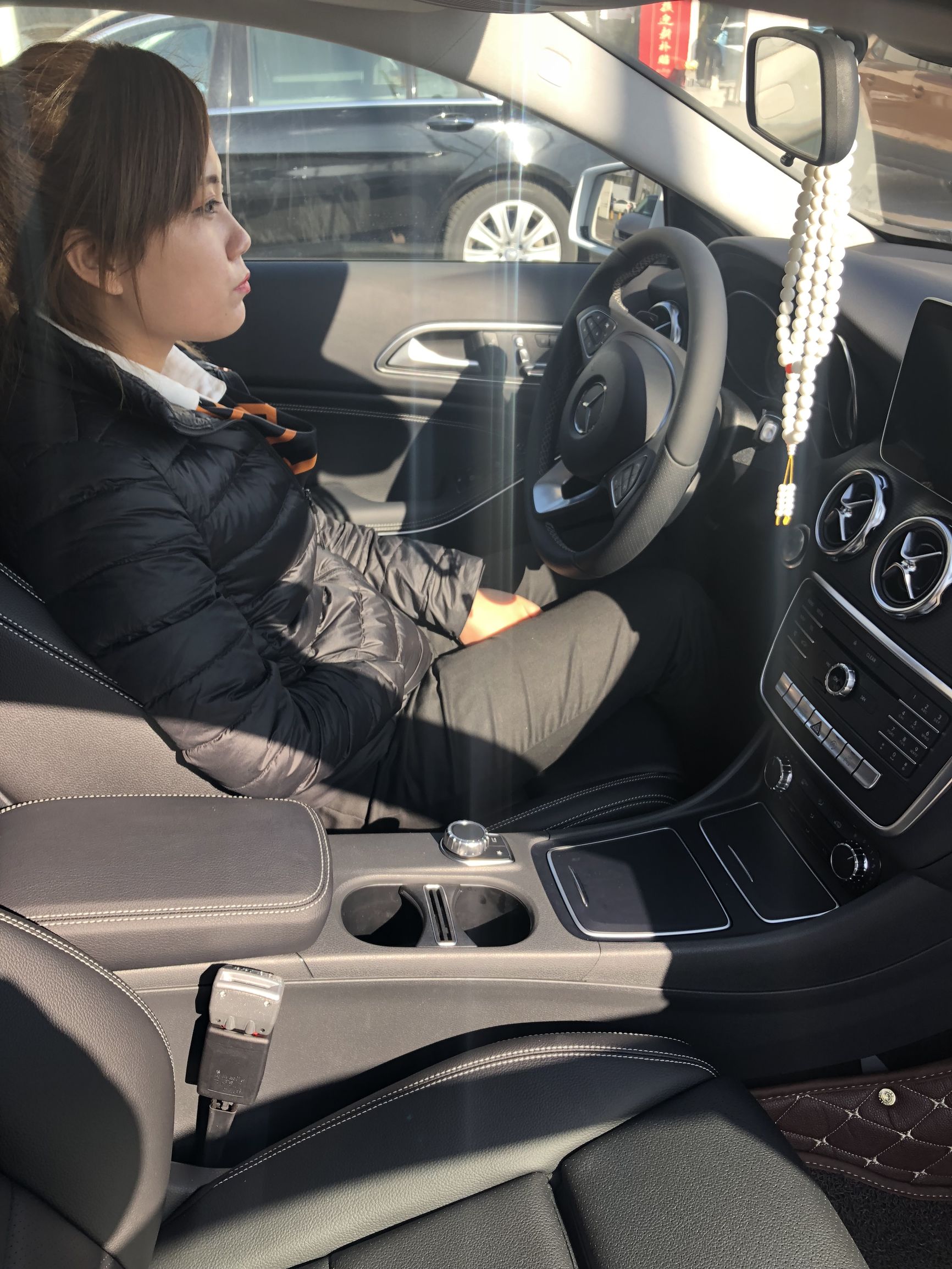 17款奔驰gla200动感还值多少钱,奔驰gla200动感对比宝马3系