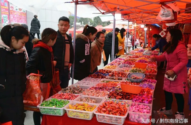 凯里街道办事处张灯结彩 (凯里年味都这么浓了)