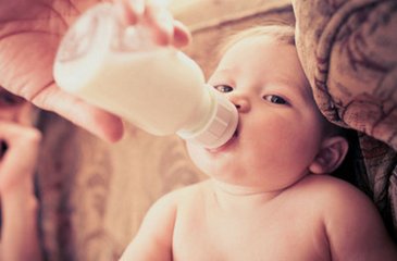 儿童喝罐装奶粉跟盒装奶粉的区别,奶粉罐装的和袋装的