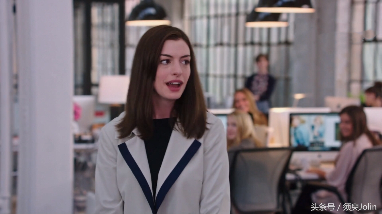 实习生，年轻的安妮海瑟变身创业老板调教退休老人