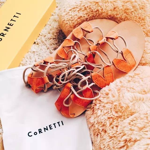 今年夏天流行的绑带鞋,今年流行绑带鞋