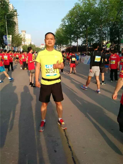 这个女人的微笑真的太迷人啦